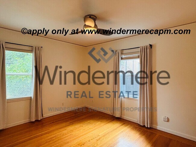 Building Photo - Charming Upper Land Park Home with Vintage Character and Natural Light — 2 Bed, 1 Bath