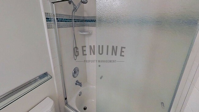 Building Photo - 2Bd 2Ba Spacious Newport Bay Front Condo