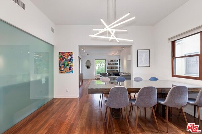 Building Photo - 1509 S Crest Dr