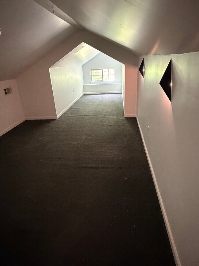 Building Photo - 1233-1237 Poland Avenue