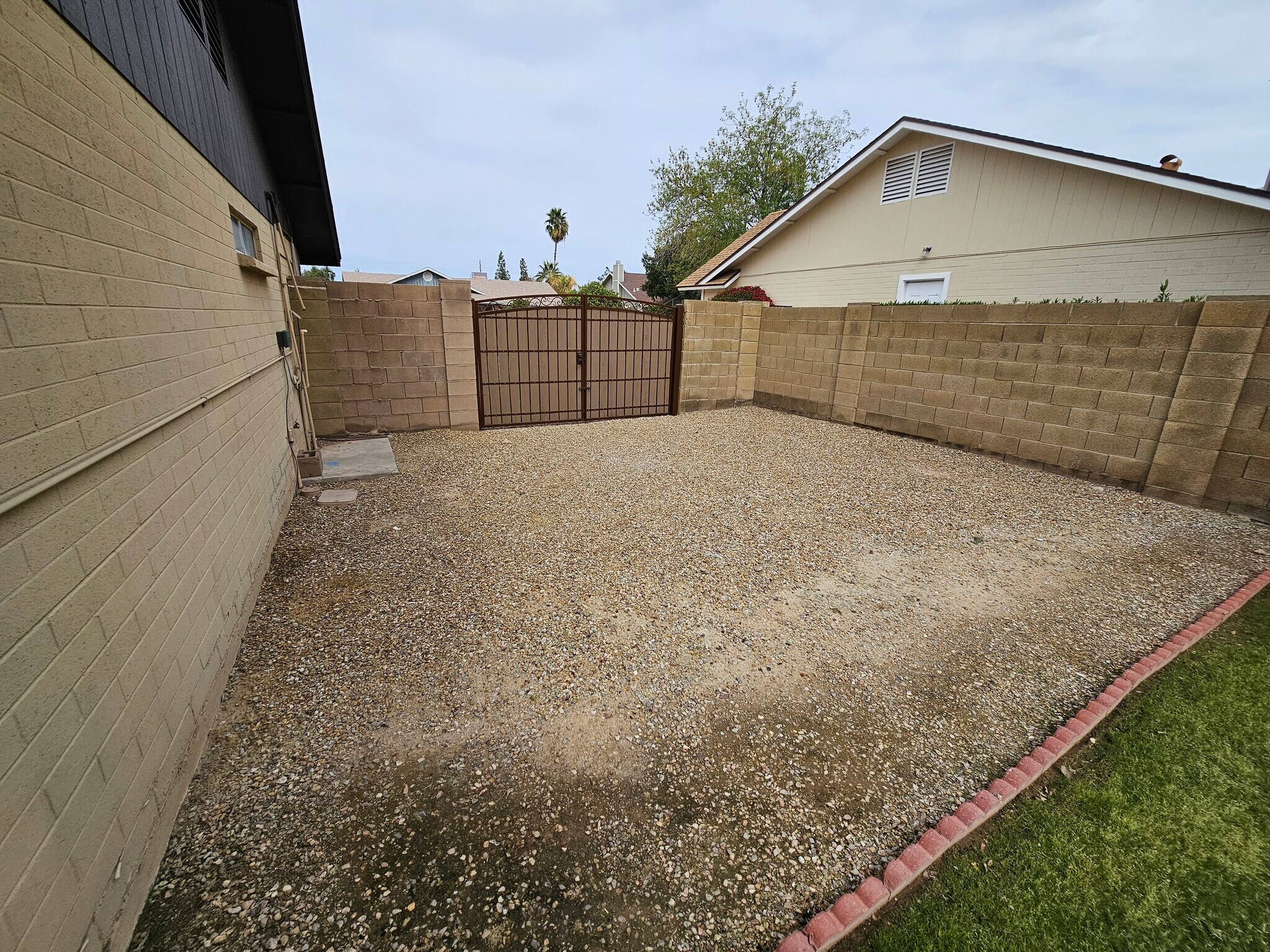 Building Photo - 4945 E Fox St