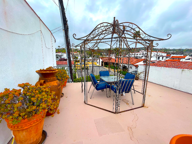 Building Photo - 147 Avenida Serra