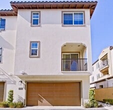 Building Photo - Los Alamitos Condo - 3 Bedroom / 2.5 Bathr...