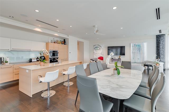 Building Photo - 2408 Victory Park Ln