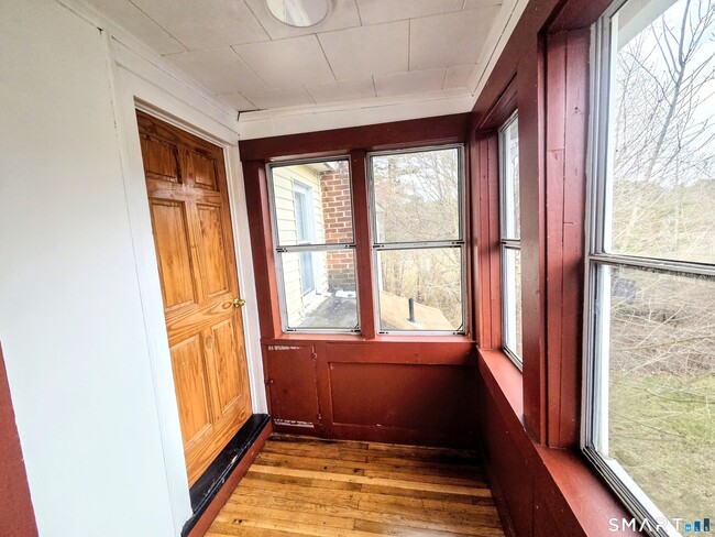 Building Photo - 387 Putnam Pike