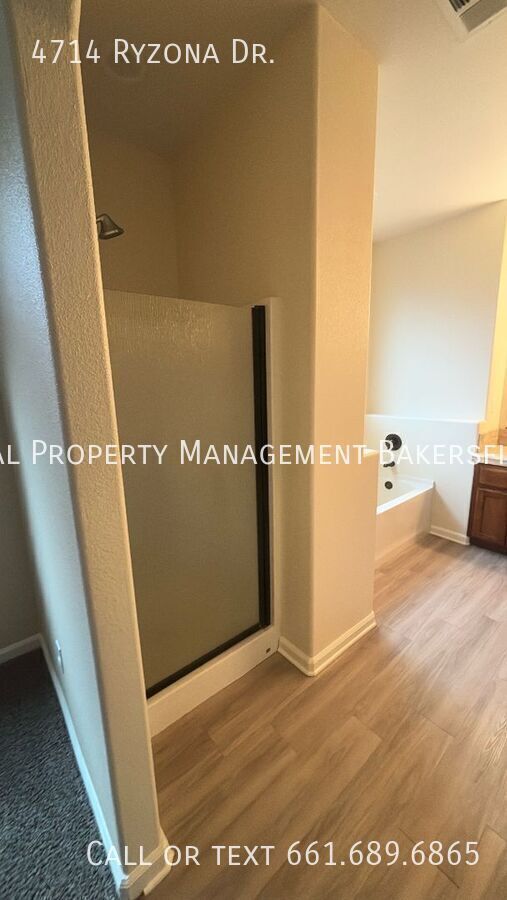 Building Photo - 4714 Ryzona Dr