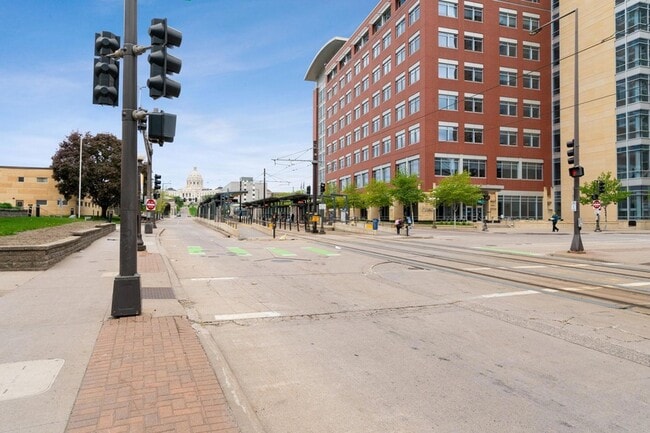 Building Photo - 488 Wabasha St N