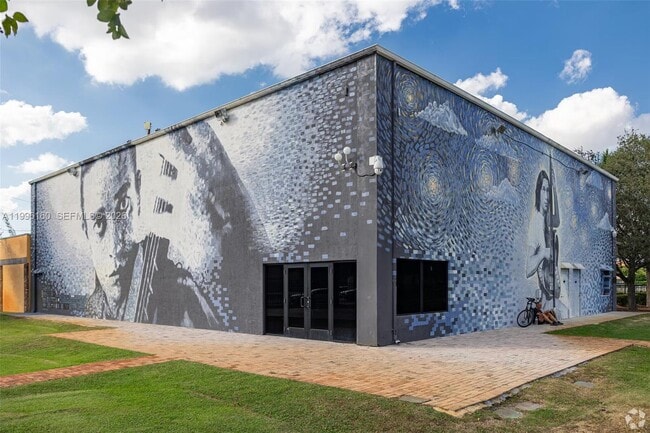 Building Photo - 433 NW 40th Ct