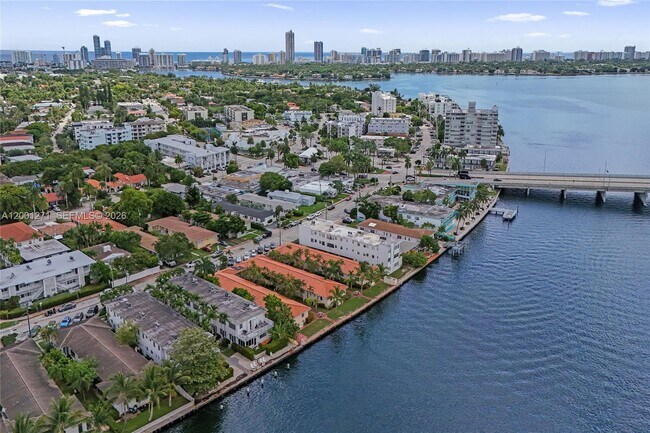 Building Photo - 2170 Bay Dr