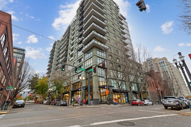 Building Photo - Exquisite 1BD/1.5BTH Condo Unit in the Pea...