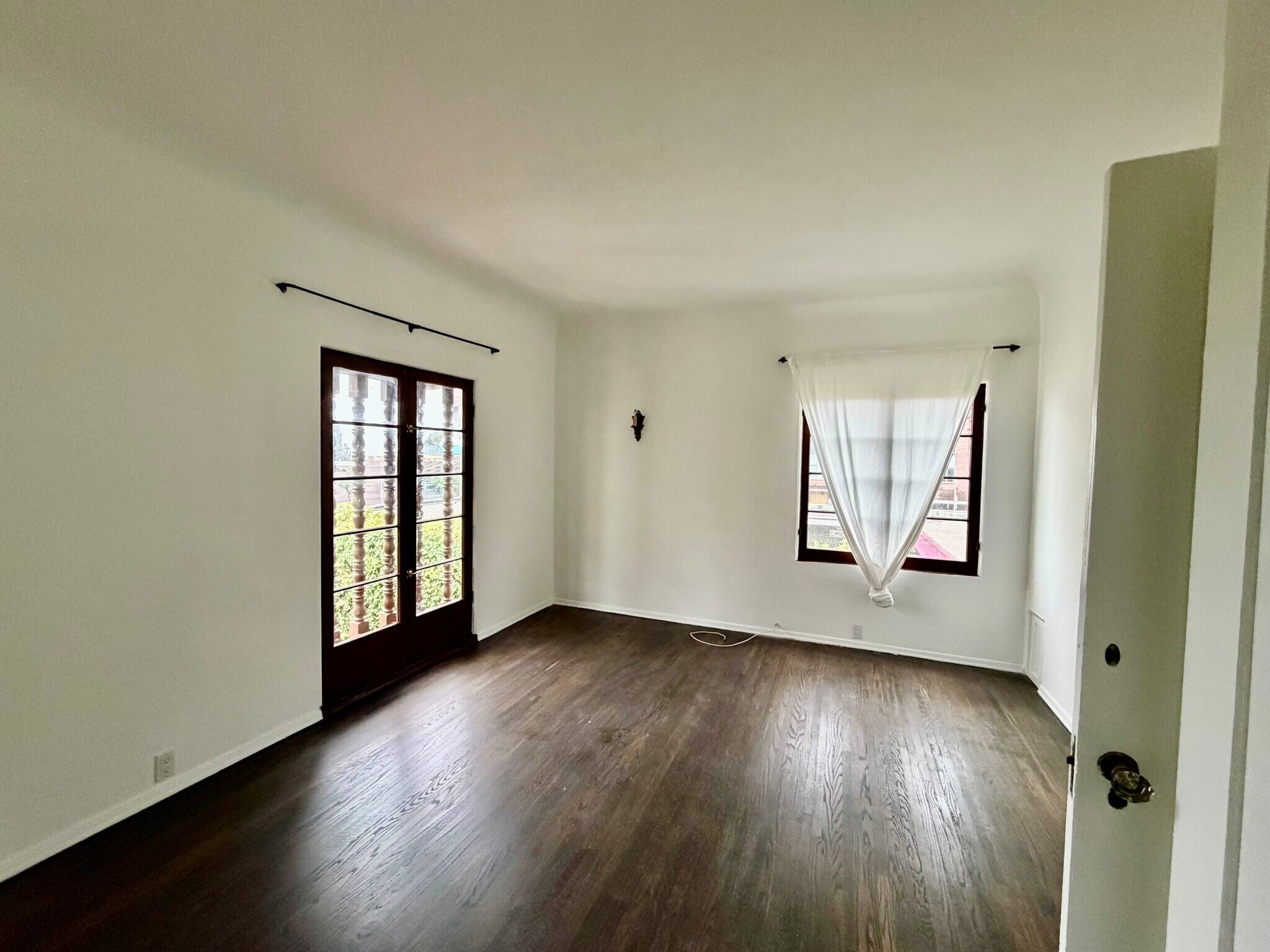 Building Photo - 1519 N Hayworth Ave