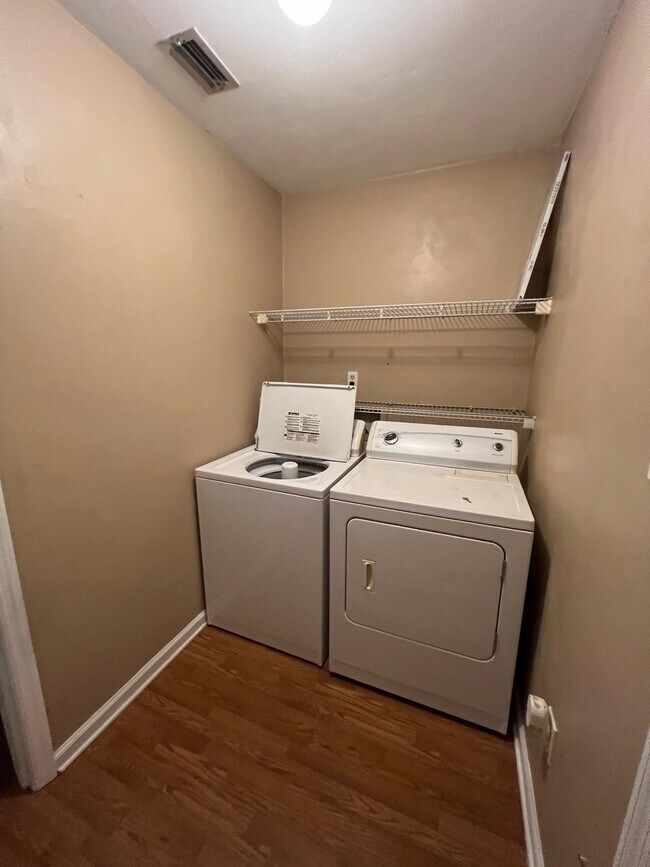 Building Photo - 3007 Richview Park Cir W