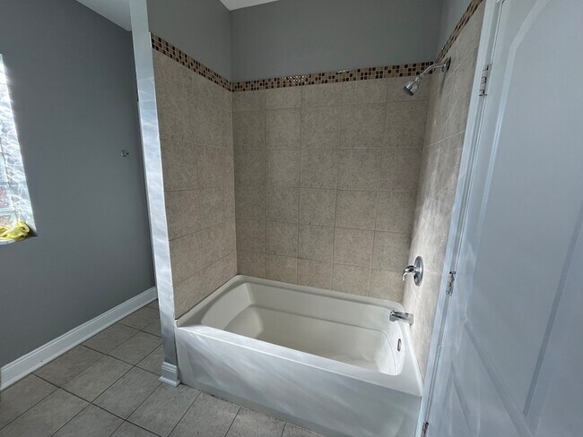 Building Photo - 1451 N Massasoit Ave