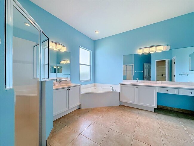 Building Photo - 2947 Majestic Isle Dr
