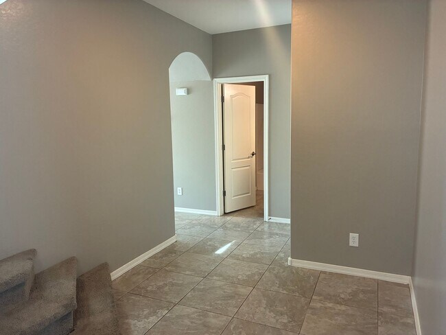 Building Photo - **BEAUTIFUL 3 BEDROOM/3 BATHROOM HOME LOCATED IN EASTMARK (ELLSWORTH & RAY)**