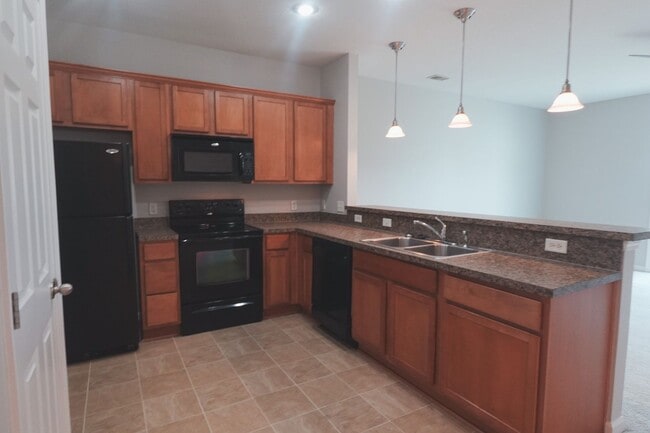 Building Photo - Coming Available