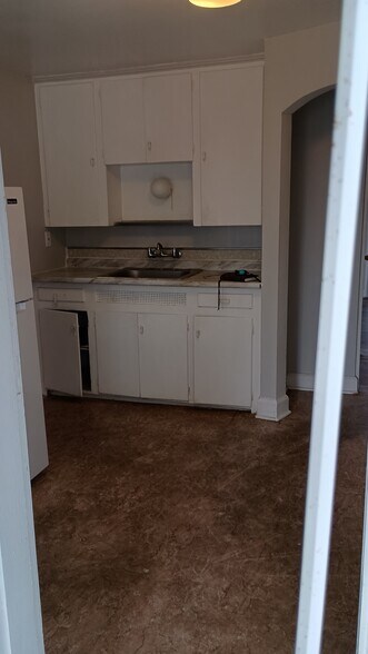 Building Photo - 3683 W 136th St