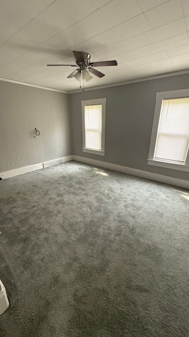 Building Photo - Single family