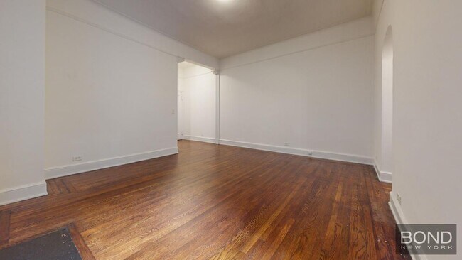 Building Photo - 106 E 81st St