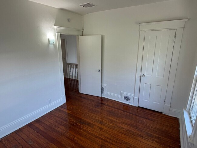 Building Photo - 2523 Jones St