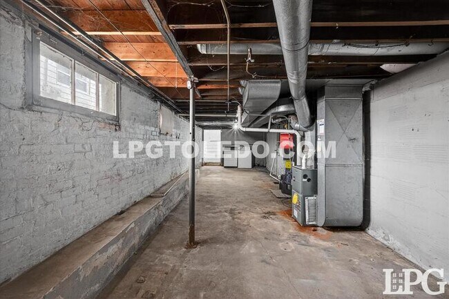 Building Photo - 4124 Vermaas Ave