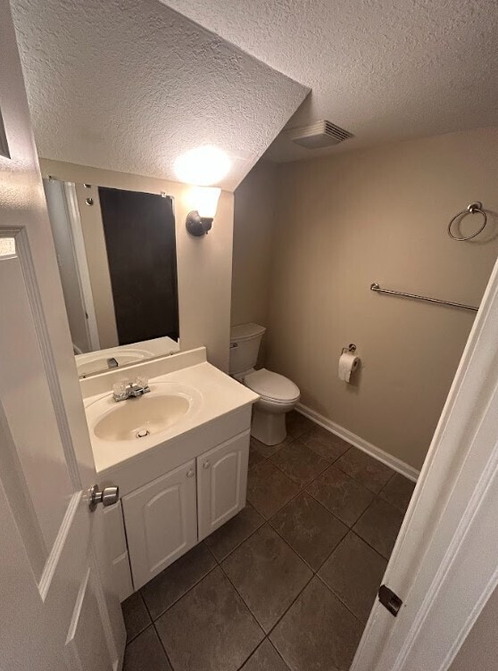 Building Photo - 2245 Pinewood Dr