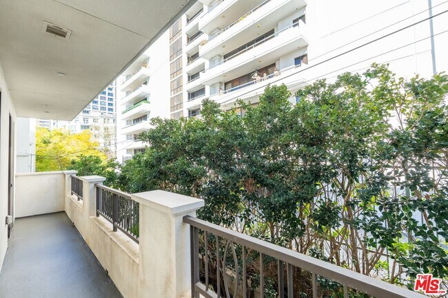 Building Photo - 10647 Ashton Ave