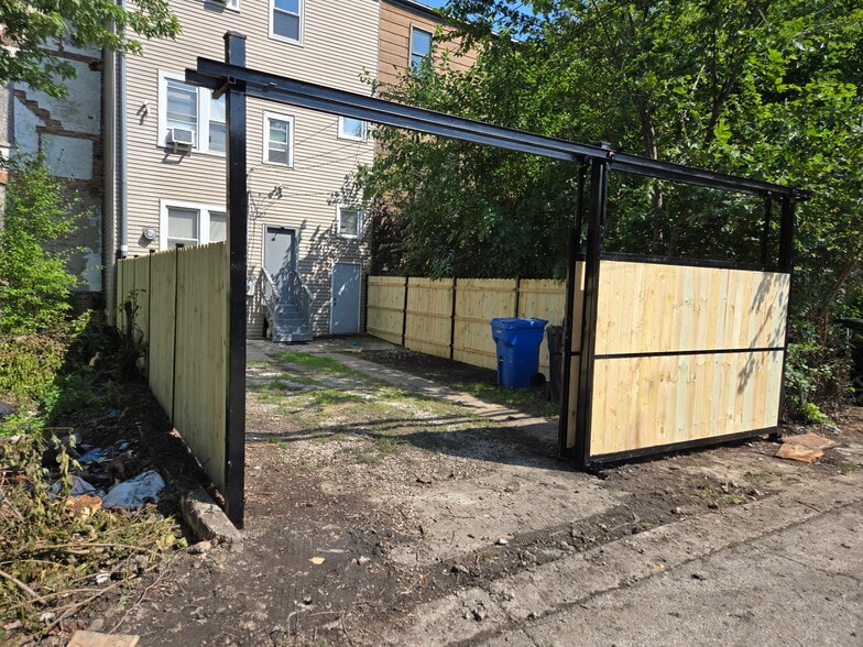 Parking security - 10508 S Maryland Ave