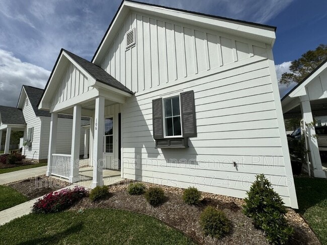 Building Photo - 106 Satsuma Dr