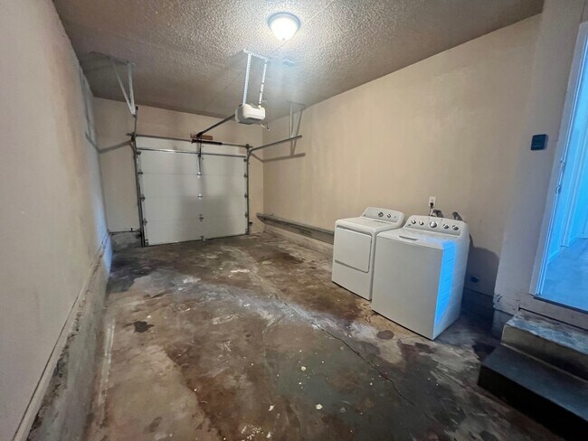 Building Photo - 215 Odessa Ave