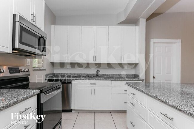 Building Photo - 530 S 28th Ave