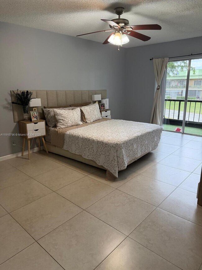 Building Photo - 4124 NW 88th Ave