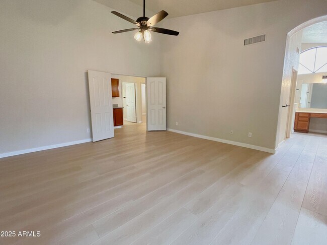Building Photo - 319 N Riata St