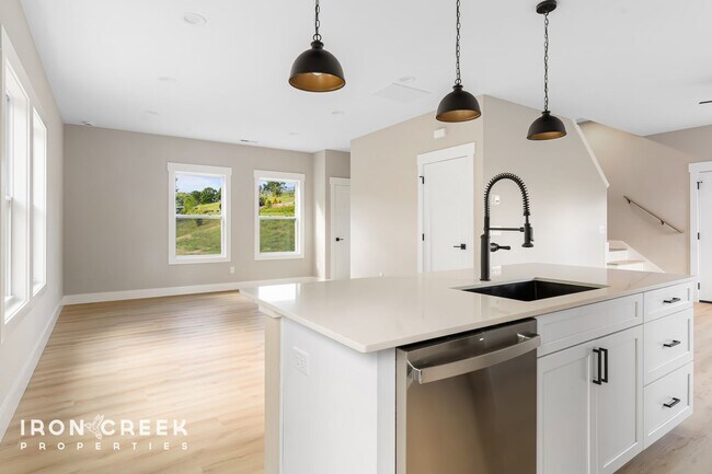 Building Photo - Modern 3-Bed/2.5-Bath Home with Fenced Yar...
