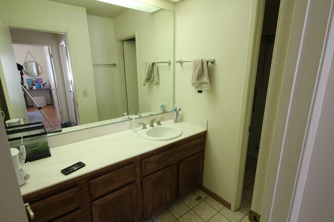 Building Photo - Spacious 3 Bedroom + Bonus Room Townhome with 2-car garage