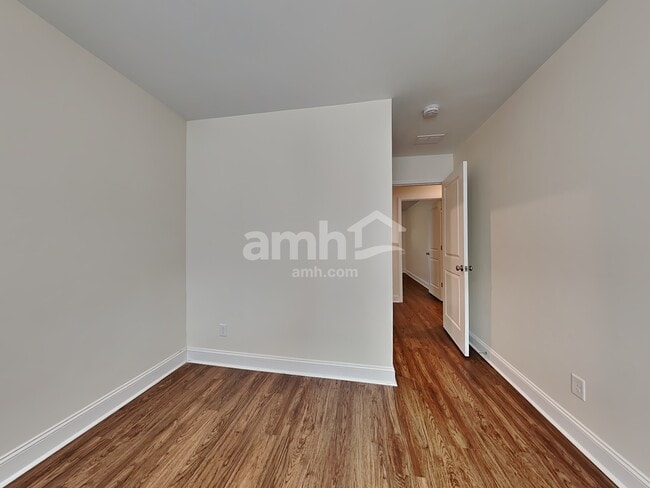 Building Photo - 1009 Theodore Rd