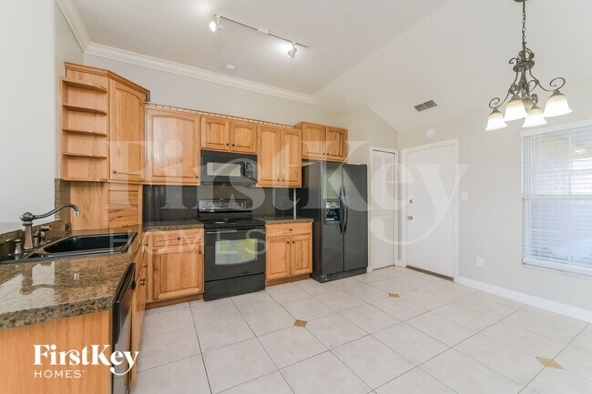 Building Photo - 3600 Molona Dr