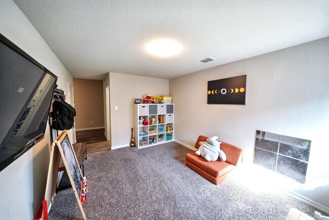 Building Photo - Stunning Home with 3-Car Garage in New Bra...