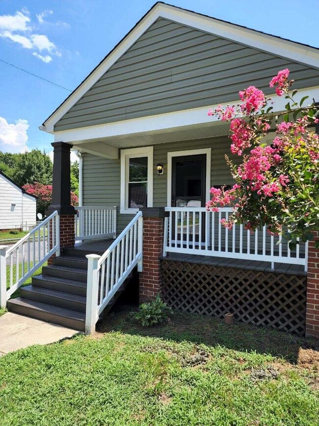 Building Photo - 3 Bedroom 1 Bath Single story