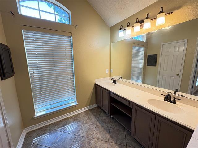 Building Photo - 2925 Goldenwave Dr