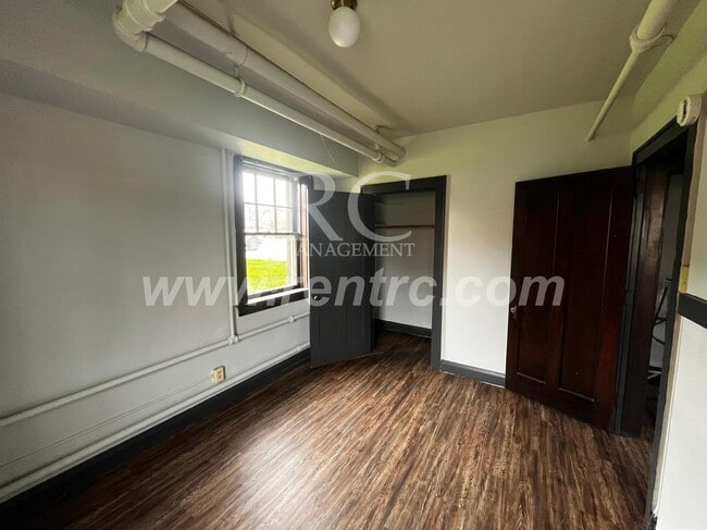 Building Photo - 210-145 Walnut-
