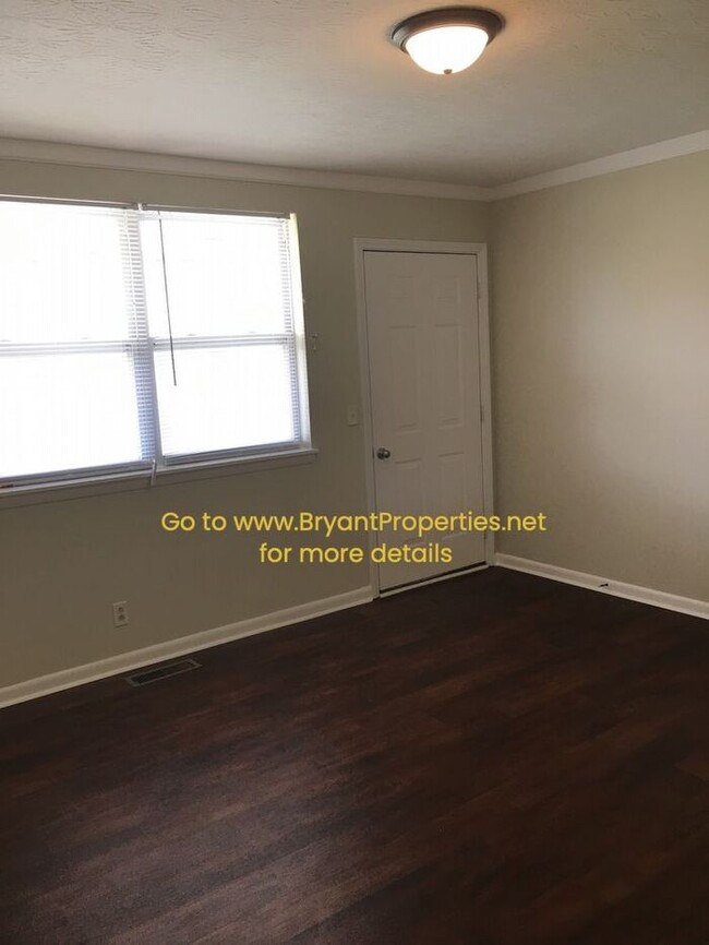 Building Photo - Hendersonville - 2 Bedroom Duplex Basement...