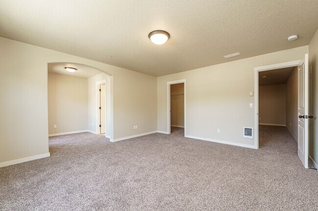 Building Photo - ASK ABOUT OUR AUGUST MOVE IN SPECIAL: Spac...