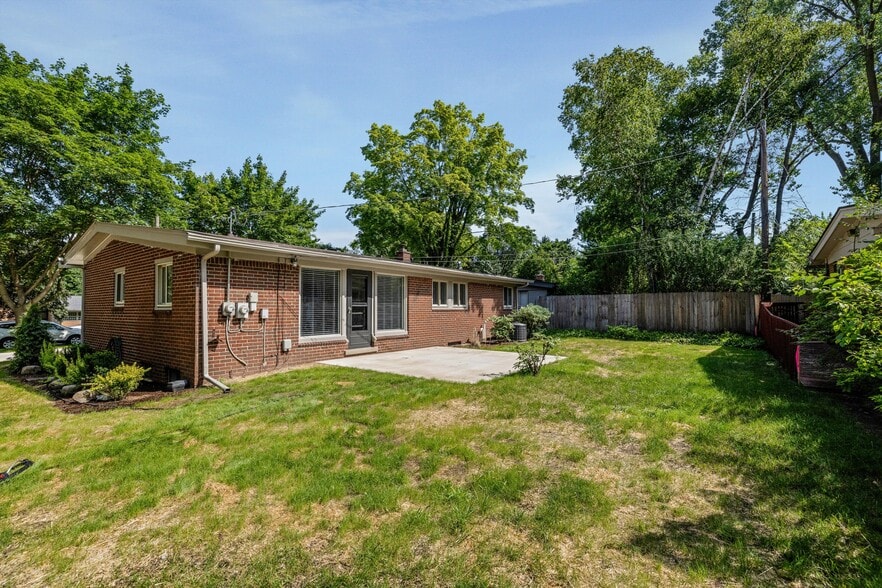 Building Photo - 1050 Brooklawn Dr