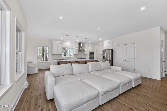 Building Photo - 622 Acland Blvd