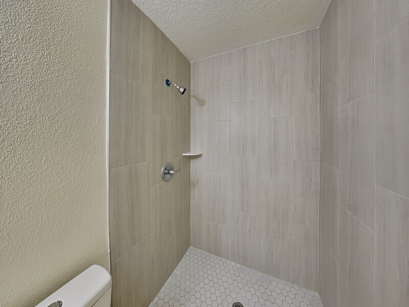 Building Photo - 465 Oak Dr