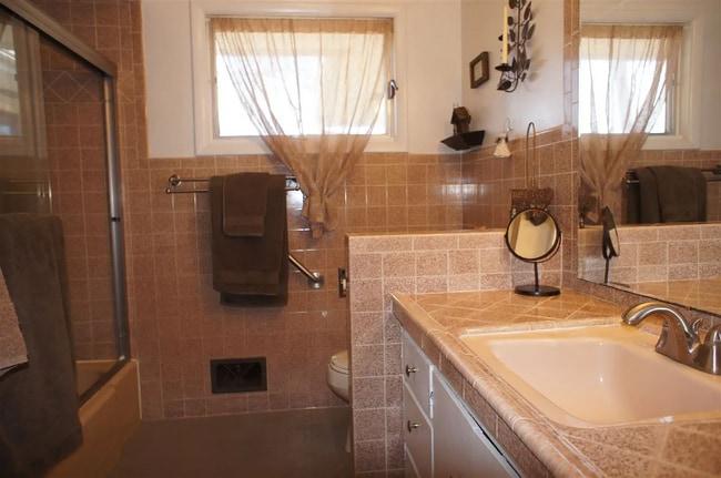 Building Photo - 2515 Mandrake Dr