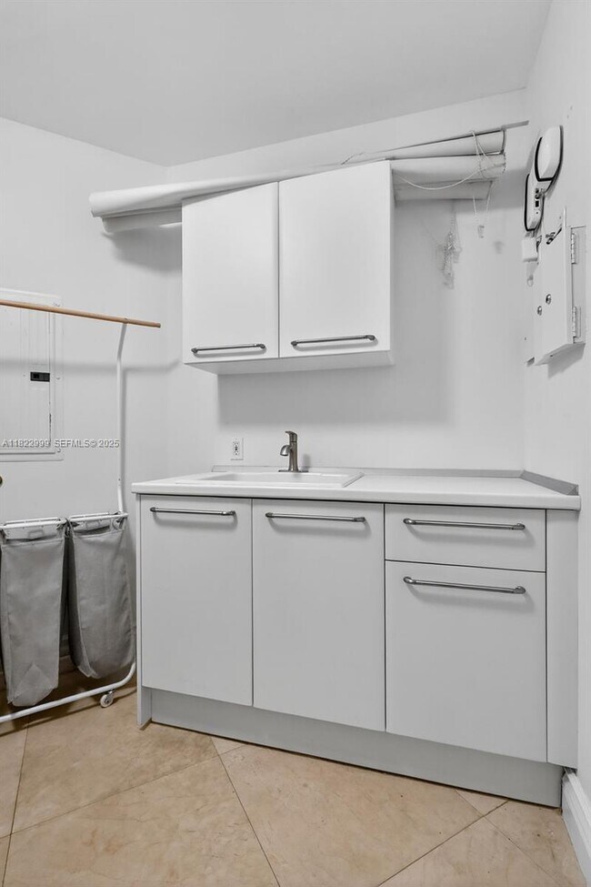 Building Photo - 20155 NE 38th Ct