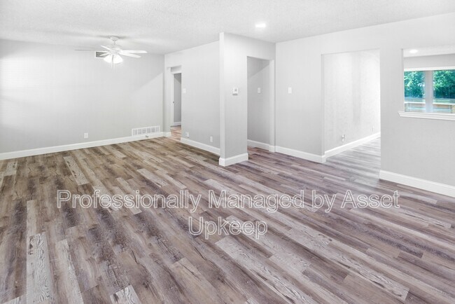 Building Photo - 1223 Dumont Dr