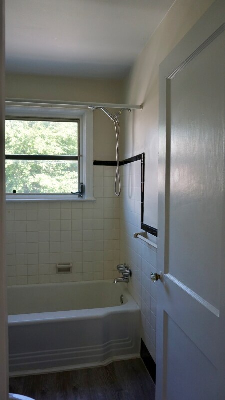 Building Photo - 200 Hiawatha Ln